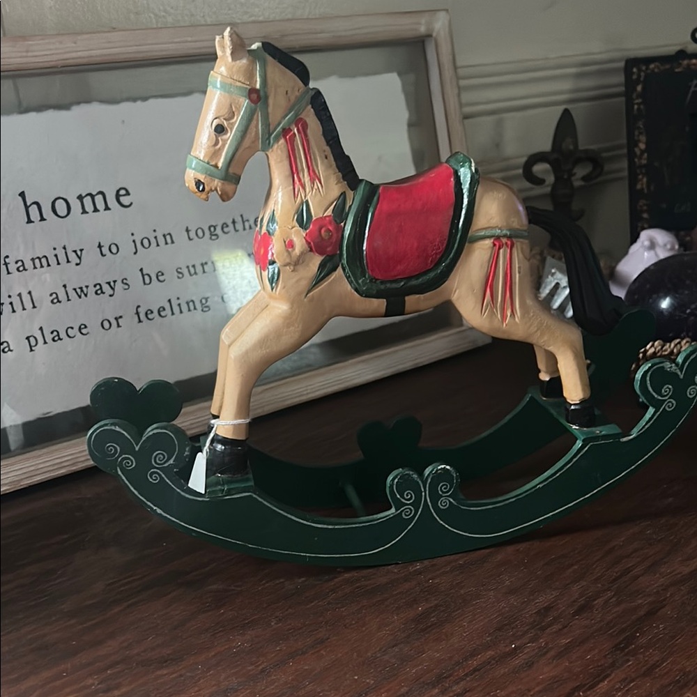 Source Unknown Tan and Green Holiday Decor